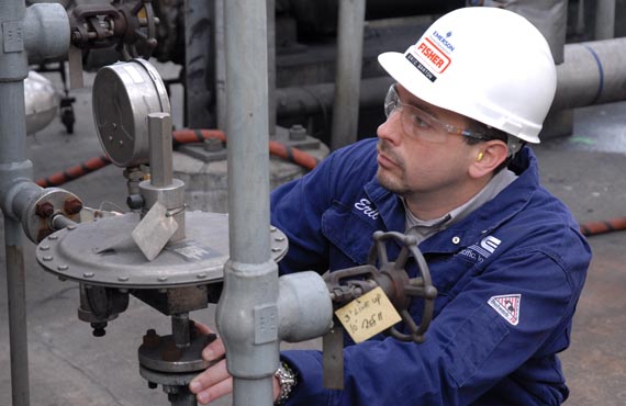 gas industry solutions, lng cng industry solutions, Man looking at a regulator
